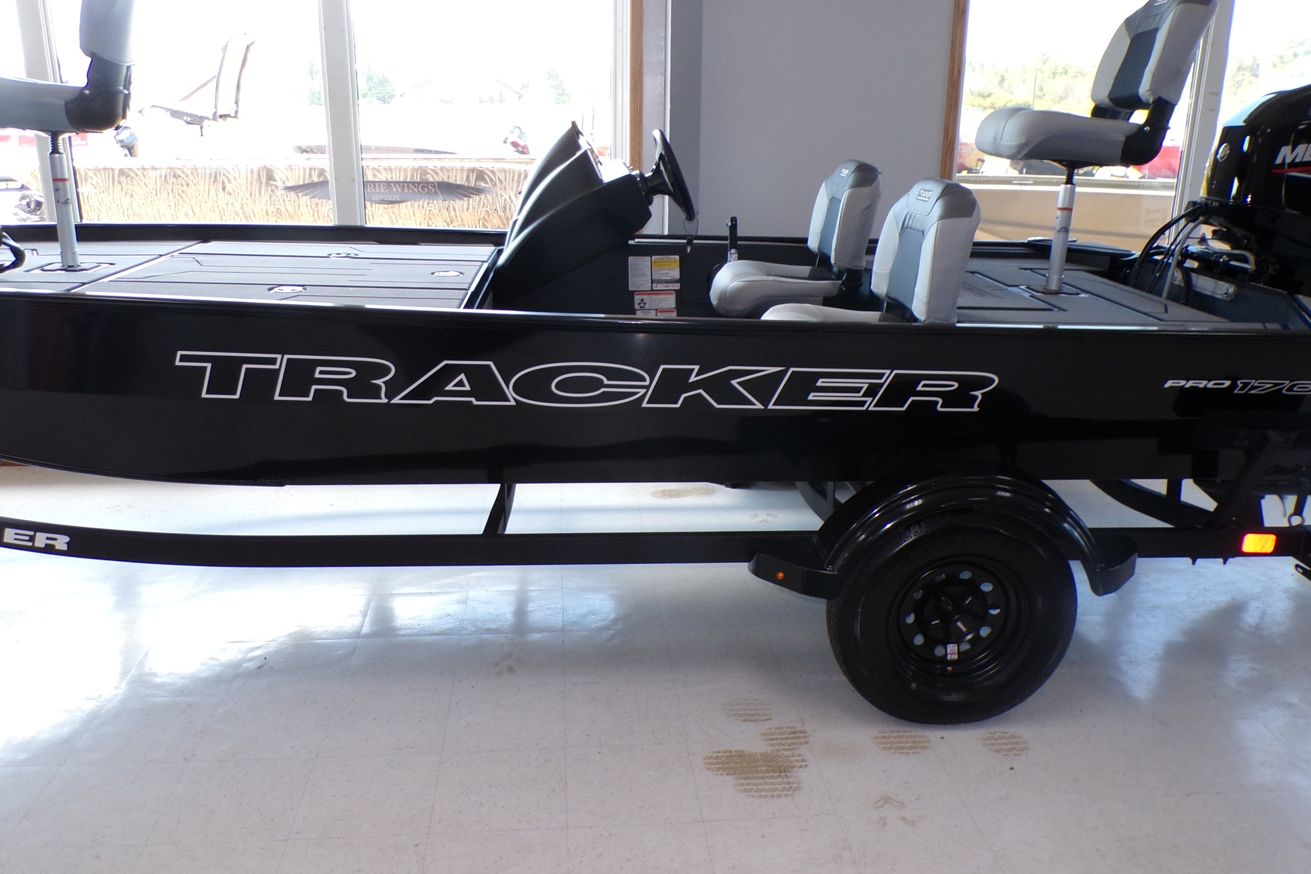 2027 TRACKER PRO 170 | Bass Pro Shops